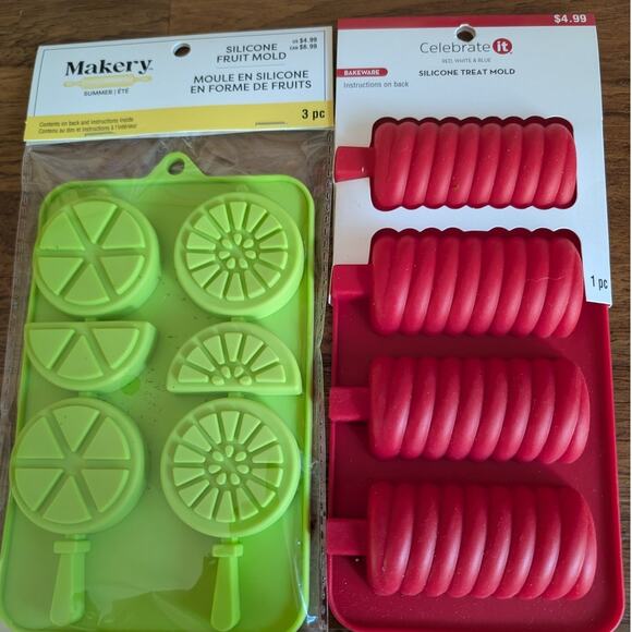 2 PK Silicone Treat Mold (makes 4 treats) & Silicone Fruit Mold (makes 6 treats) - Picture 1 of 5